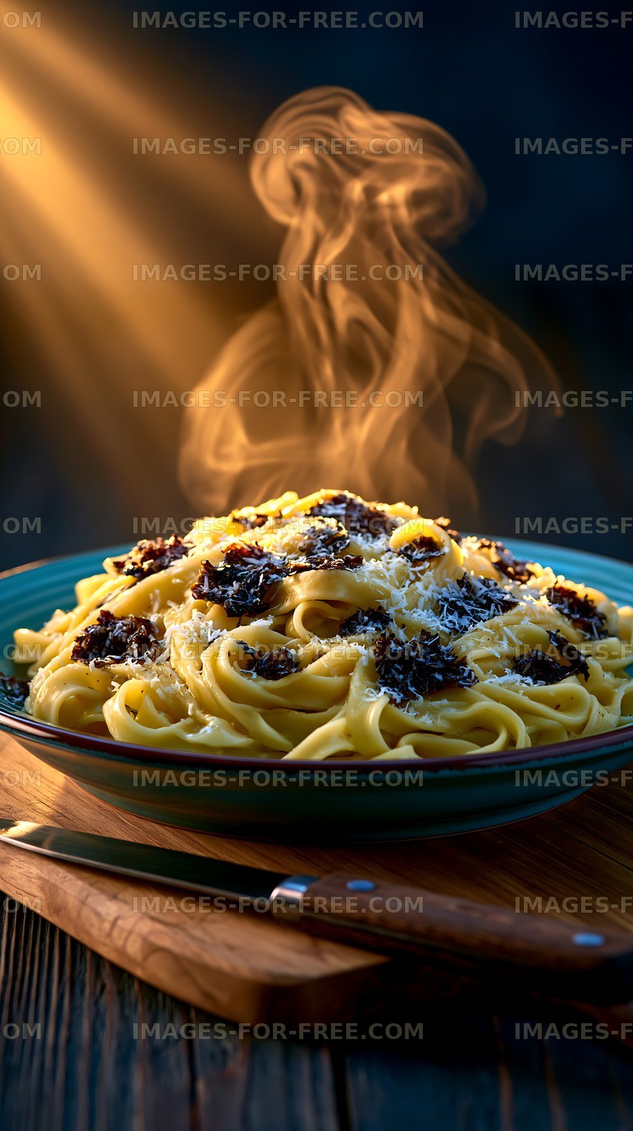Fettuccine pasta with cheese and sun-dried tomatoes